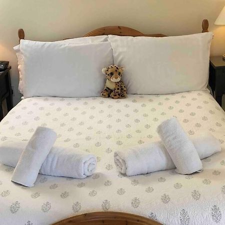 Villa Secluded Romantic Cotswolds Barn - Sleeps 2 To 4 - Near Cirencester - Dog Friendly à Kemble Extérieur photo