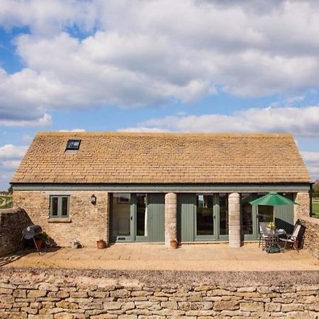 Villa Secluded Romantic Cotswolds Barn - Sleeps 2 To 4 - Near Cirencester - Dog Friendly à Kemble Extérieur photo