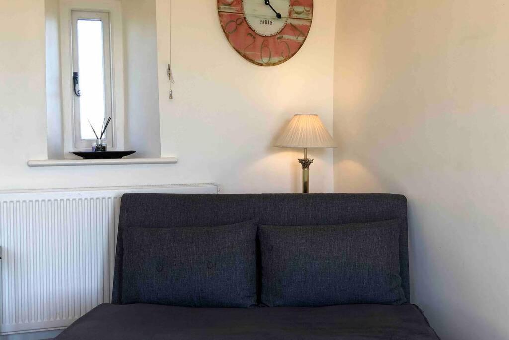 Villa Secluded Romantic Cotswolds Barn - Sleeps 2 To 4 - Near Cirencester - Dog Friendly à Kemble Extérieur photo