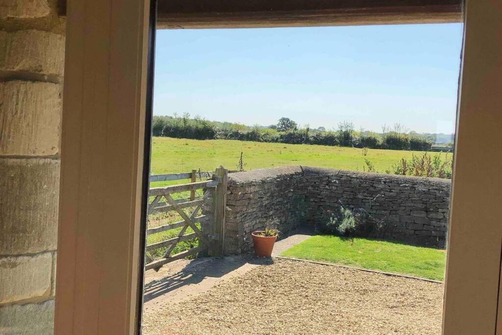 Villa Secluded Romantic Cotswolds Barn - Sleeps 2 To 4 - Near Cirencester - Dog Friendly à Kemble Extérieur photo