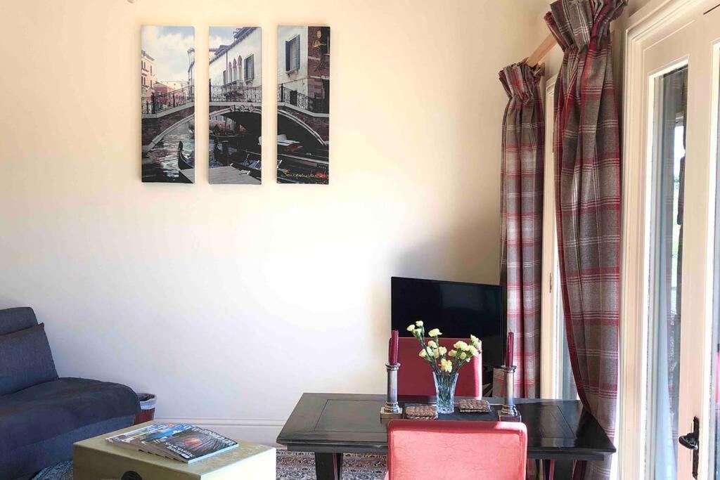 Villa Secluded Romantic Cotswolds Barn - Sleeps 2 To 4 - Near Cirencester - Dog Friendly à Kemble Extérieur photo