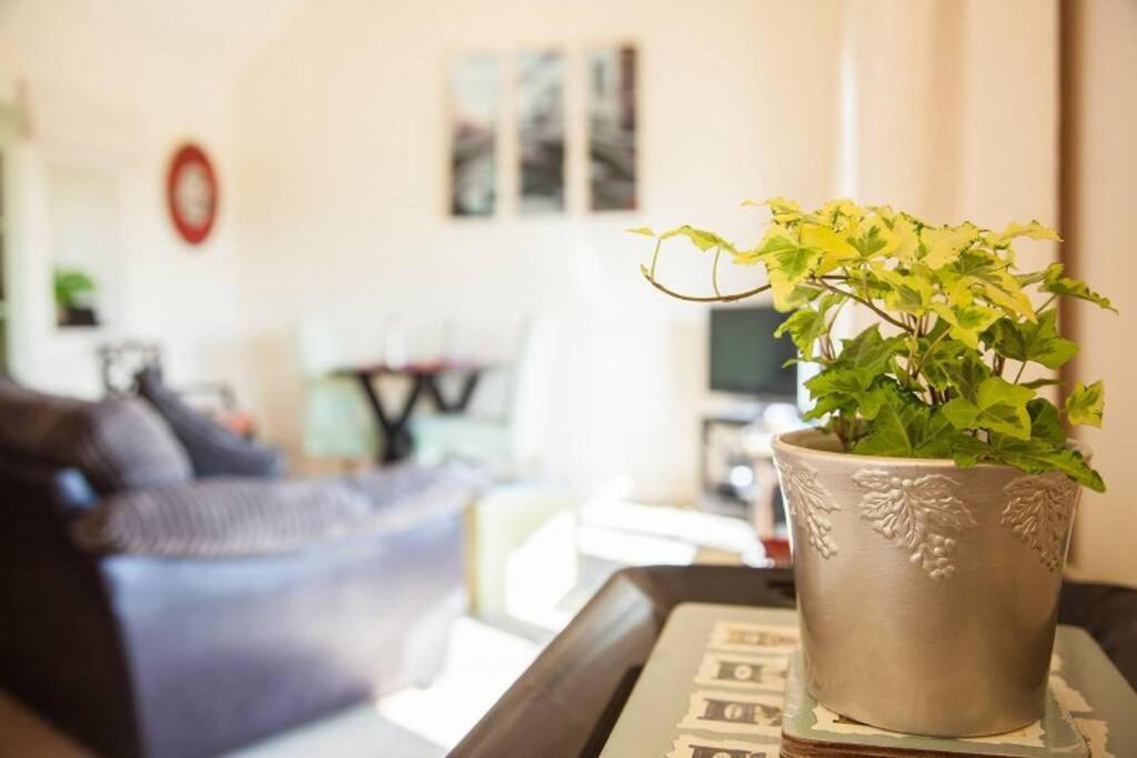 Villa Secluded Romantic Cotswolds Barn - Sleeps 2 To 4 - Near Cirencester - Dog Friendly à Kemble Extérieur photo