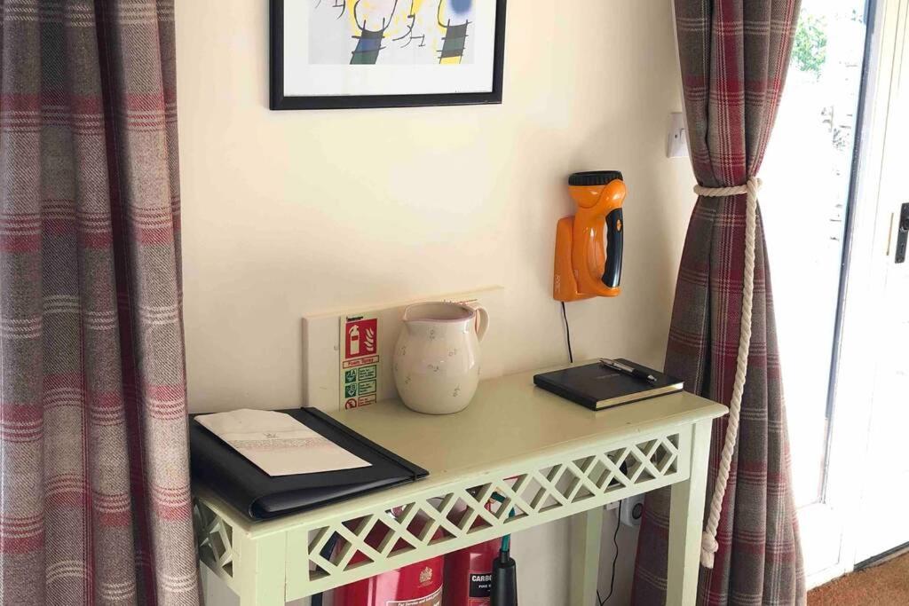 Villa Secluded Romantic Cotswolds Barn - Sleeps 2 To 4 - Near Cirencester - Dog Friendly à Kemble Extérieur photo