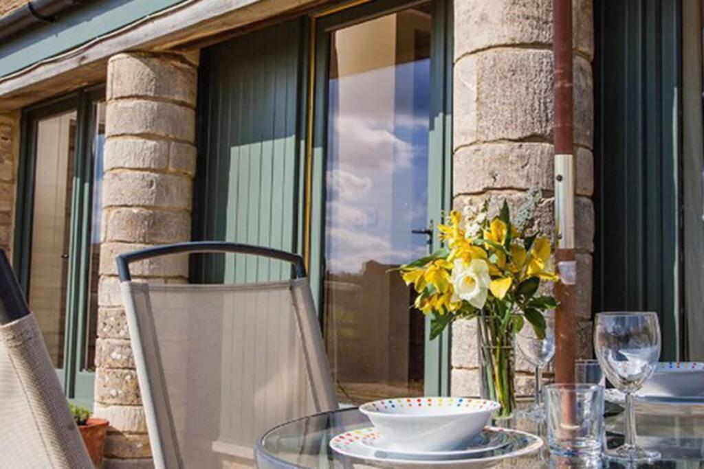 Villa Secluded Romantic Cotswolds Barn - Sleeps 2 To 4 - Near Cirencester - Dog Friendly à Kemble Extérieur photo