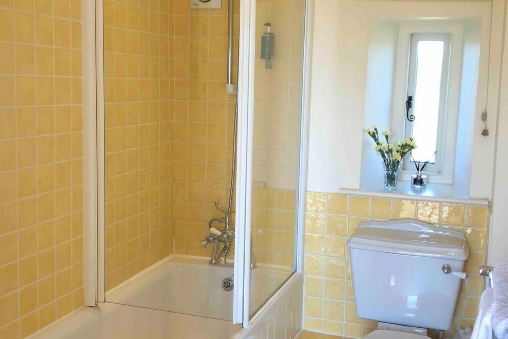 Villa Secluded Romantic Cotswolds Barn - Sleeps 2 To 4 - Near Cirencester - Dog Friendly à Kemble Extérieur photo