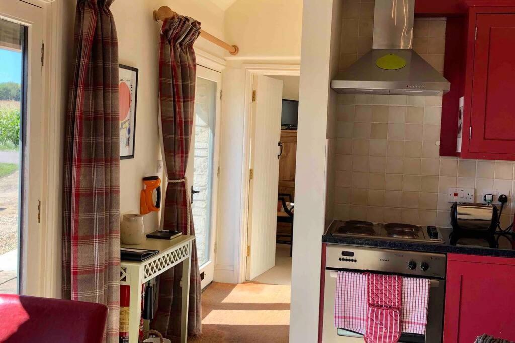 Villa Secluded Romantic Cotswolds Barn - Sleeps 2 To 4 - Near Cirencester - Dog Friendly à Kemble Extérieur photo