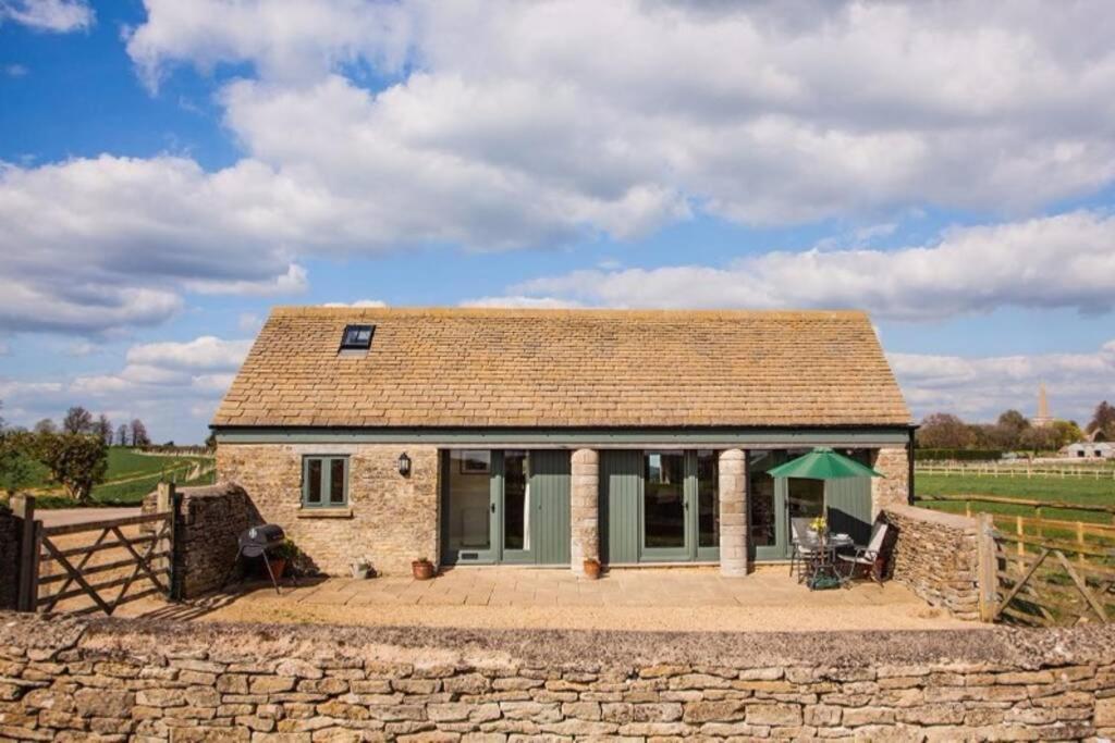 Villa Secluded Romantic Cotswolds Barn - Sleeps 2 To 4 - Near Cirencester - Dog Friendly à Kemble Extérieur photo