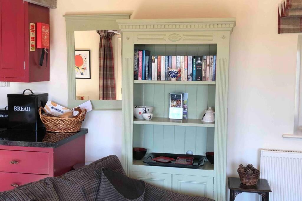 Villa Secluded Romantic Cotswolds Barn - Sleeps 2 To 4 - Near Cirencester - Dog Friendly à Kemble Extérieur photo