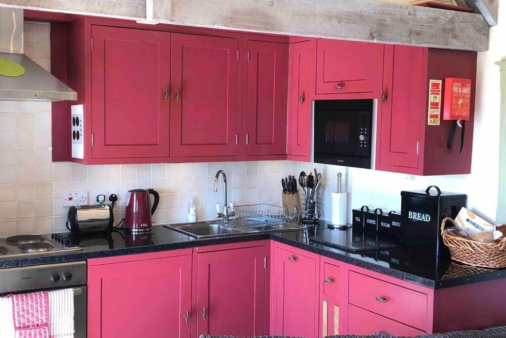 Villa Secluded Romantic Cotswolds Barn - Sleeps 2 To 4 - Near Cirencester - Dog Friendly à Kemble Extérieur photo